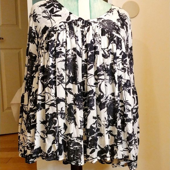 Chelsea & Theodore Tops - Chelsea & Theodore Top Blouse Small/M